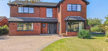 5 bed detached house for sale