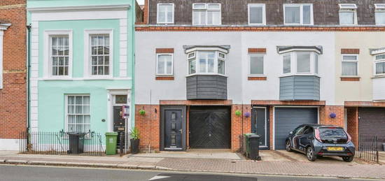 Town house for sale in Green Road, Southsea PO5