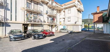 Piso en venta en calle Pomaluengo