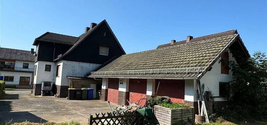 Mehrgenerationenhaus in Rennertehausen; 3 Garagen; großer Garten!