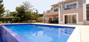 Excelente moradia T3 com piscina, em resort com campo de golfe, no concelho de Lagoa.