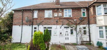 Maisonette for sale in Endersleigh Gardens, London NW4