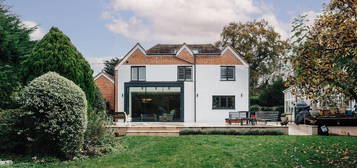 5 bedroom detached house