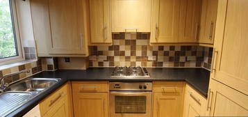 Flat to rent in West Drive, Bishopstoke, Eastleigh SO50