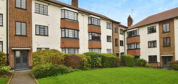 Flat to rent in The Lindens, Friern Park, London N12