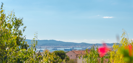 Toulon Bas Faron, vue dégagée mer, appartement T4 traversant