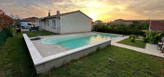 Plain pied - lumineuse - piscine - au calme