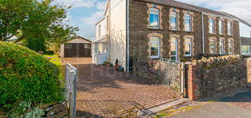 3 bed semi-detached house for sale