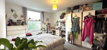 Flat to rent in Yonge Park, Finsbury Park N4