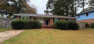 1932 Ashton Rd, Fayetteville, NC 28304