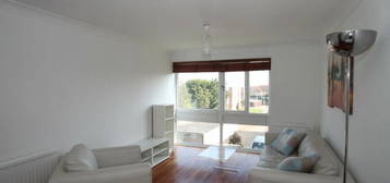 2 bedroom maisonette