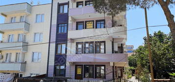 ZÜMRÜTTEN KARŞIYAKADA GENİŞ FERAH ARAKAT 3+1 DAİRE