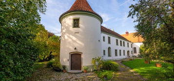 "Historisches Schlossjuwel in Rain: Exklusiver Wohnsitz in Niederbayern"