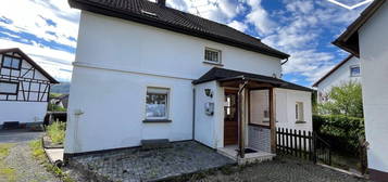 VR IMMO: Handwerkerhaus in beliebter Lage von Plettenberg-Holthausen.