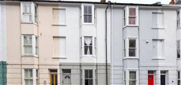 Flat to rent in Over Street, Brighton BN1