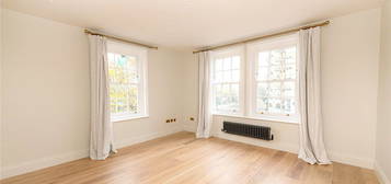 Flat to rent in Taunton Place, Marylebone, London NW1