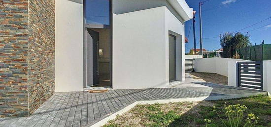 Casa / Villa T2 em A dos Cunhados e Maceira de 80,00 m2