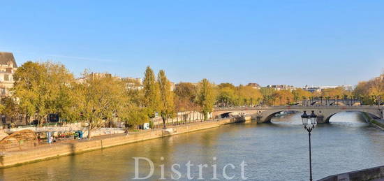 Ile de La Cité - Superbe Vue sur Seine et l'Hôtel de Ville pour ce 3 pièces de 57m²!