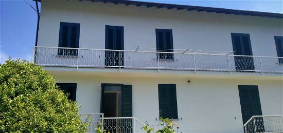 Villa in vendita in via Caduti Angeresi, 28