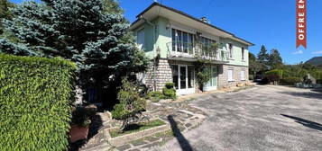 Vente maison 11 pièces 226 m²