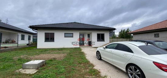 STAVIAME PRE VÁS 4 izbový RD - bungalov v N. Meste nad Váhom