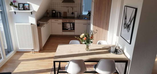 64 qm Maisonette Wohnung in 53757 Menden 
W, EZ, K, GästeWC, 
S, Ankleide, B
Balkon und Einbauküche