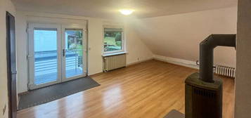 kein WBS erforderlich / 2,5 Zimmer-Wohnung im Zweifamilienhaus / EBK, Vollbad, Gartenanteil, Abstellr. , Stlpl. 950,- € inkl