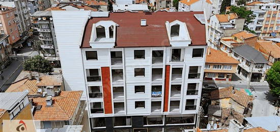 AKAR'DAN ÇARŞI MERKEZE YAKIN 1+1 ASANSÖRLÜ SATILIK DAİRE