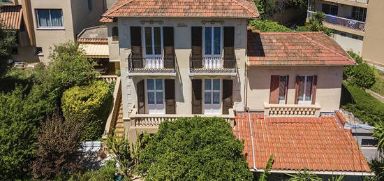 Centre Ville: Maison de 215 m² avec jardin luxuriant de 775 m²