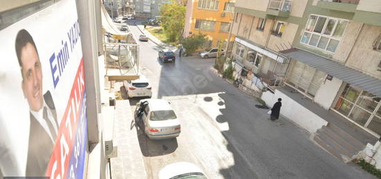 BAYRAKLI SEVGİYOLU YANI 2 YAŞ ARAKAT BALKON KOMBİLİ