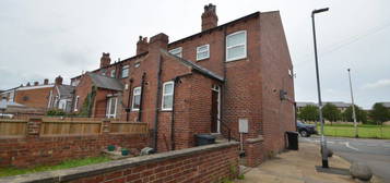 Flat to rent in Station Road, Allerton Bywater WF10