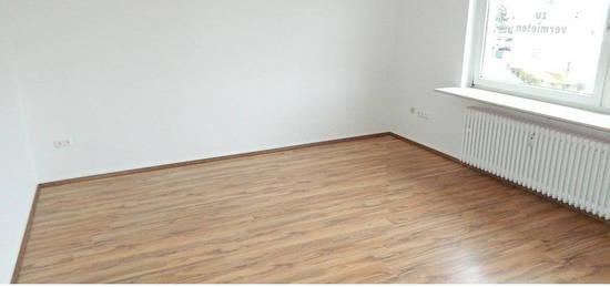 Singlewohnung in gepflegtem Haus mit Fahrstuhl und kleinem Sonnenbalkon, ca.62m²