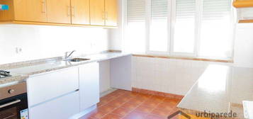 Apartamento T2 totalmente remodelado, Loures junto ao Hospital.