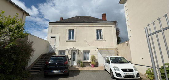 RARE Maison ancienne dans le centre ville d'Avrillé