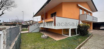 Casa indipendente con giardino privato Rif. J 2062