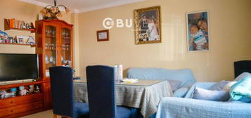 Chalet adosado en venta en calle Guadiamar