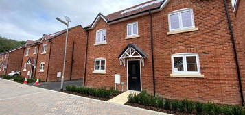 4 bed detached house for sale