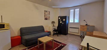 Studio meublé  à louer, 1 pièce, 25 m², Étage 1/2