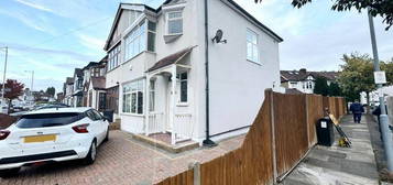 3 bedroom end of terrace house