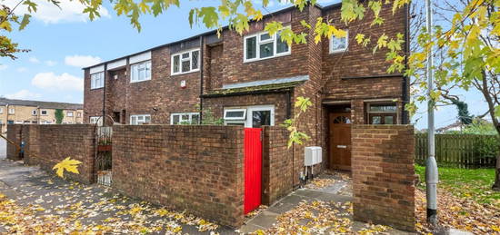 Maisonette for sale in Rosslyn Close, Hayes UB3