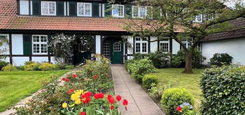 Nähe Rhododendronpark, große 4-Zi.-Wohnung mit Garage im ROSENTAL