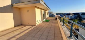 Appartement spacieux et terrasse à Achères