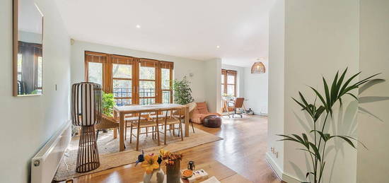 Mews house to rent in Golden Cross Mews, London W11