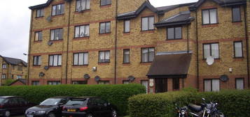 Flat to rent in Green Pond Close, London E17