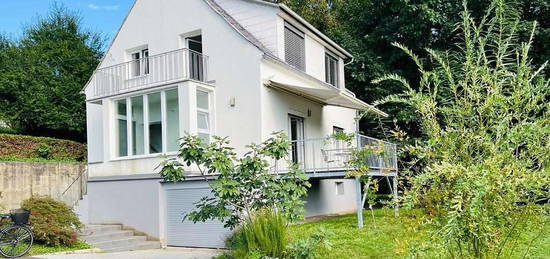 Wohnglück in bester Lage, Lage, Lage: Schönes Haus mit tollem Garten