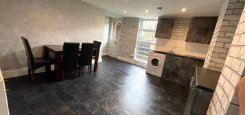 Terraced house to rent in Colwyn Road, Leeds LS11