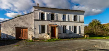 CHARENTAISE 2 CHAMBRES, 170 M2 DÉPENDANCES, TERRAIN 4600 M2