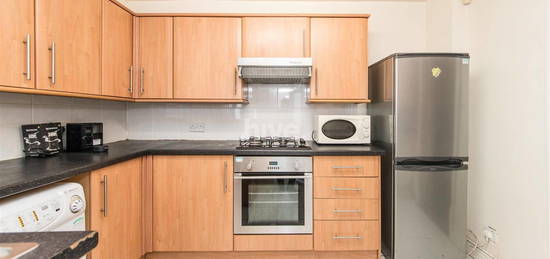 Flat to rent in Kelvin Grove, Sandyford, Newcastle Upon Tyne NE2