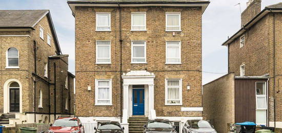 Flat for sale in Linden Grove, London SE15