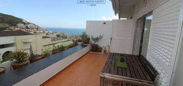 Apartamento T2 com 80m2 em Sesimbra com terraço e vista mar.